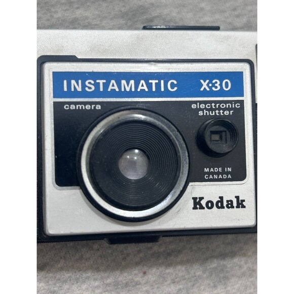Kodak Instamatic X-30  Camera Black f11/43mm Lens  1971 - Picture 10 of 10